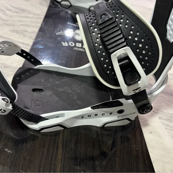 Arbor Element Camber 156 with Union Force medium bindings - Picture 5 of 5